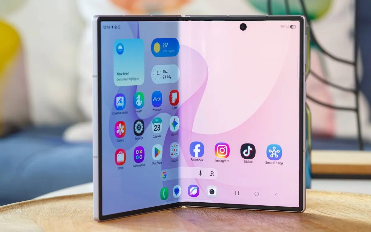 Samsung Galaxy Z Fold8 Undercuts iPhone Duo by $300 in New Deal