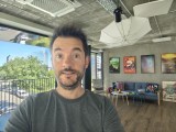 Selfie samples, internal camera - 22mm, f/2.4, ISO 1369, 1/33s (3280x2460px) - Motorola Razr Fold review