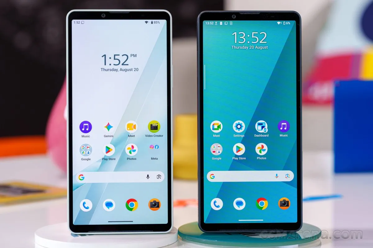 Left: Sony Xperia 10 VIII • Right: Sony Xperia 10 VII
