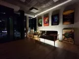Muestras con poca luz, cámara ultra gran angular (0.7x) - f/2.4, ISO 800, 1/15s (4000x3000px) - Reseña del Sony Xperia 10 VIII