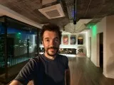 Selfie-Beispiele, rückseitige Ultraweitwinkelkamera (0,6x) - 16mm, f/2.0, ISO 6255, 1/10s (4080x3060px) - vivo X Fold6 Test